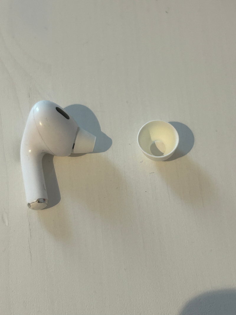 AirPods Pro · broken ear tip